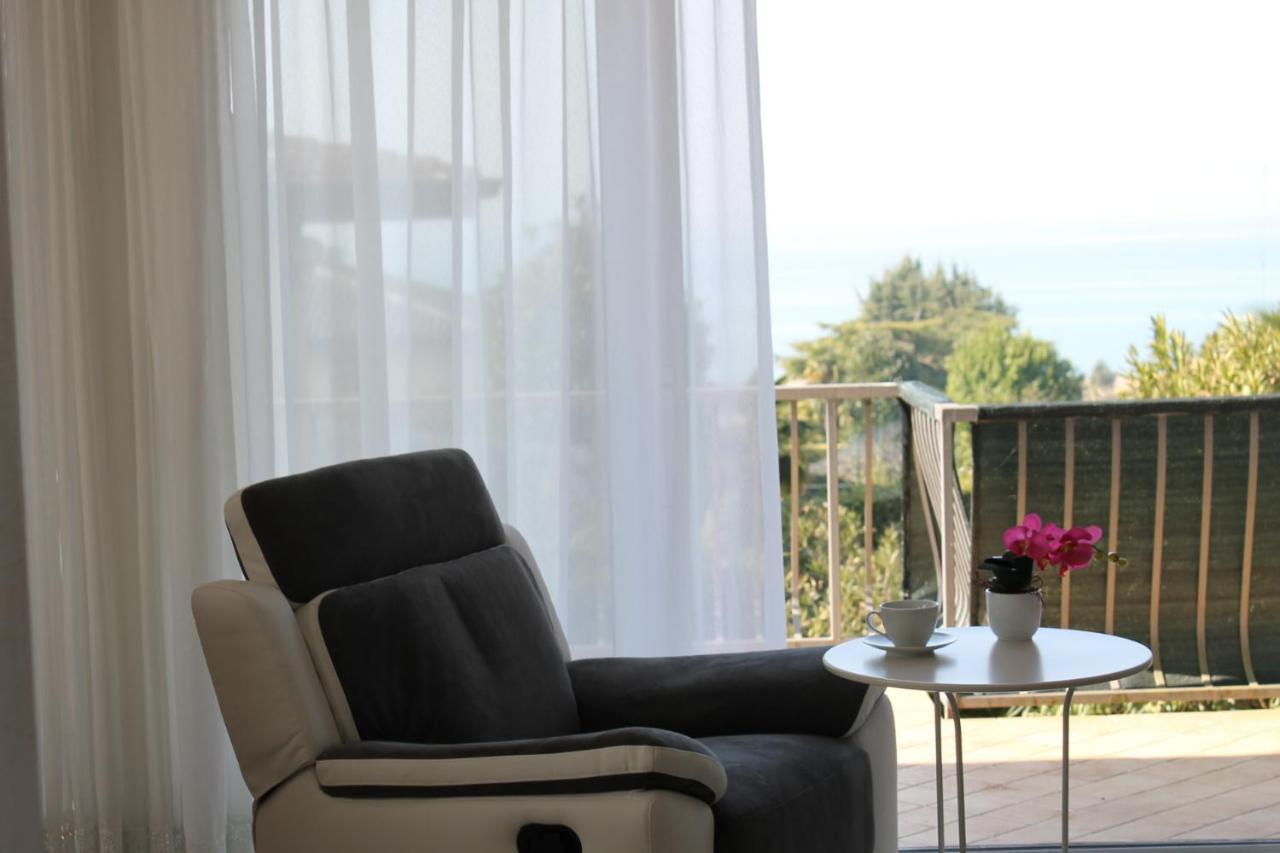 Gardalake View Villa *
